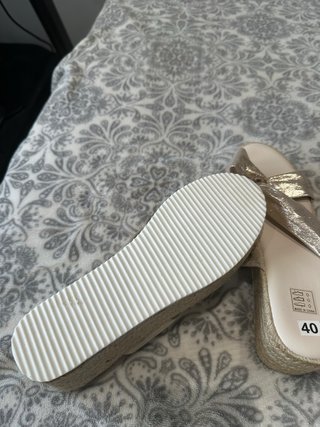 Sandalias doradas beige talla 40