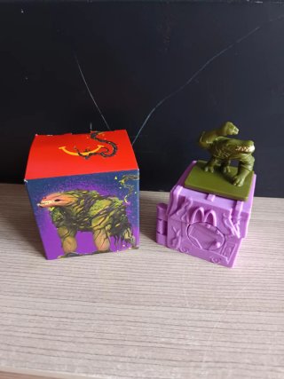 Stranger Things Caja y Figura Morada