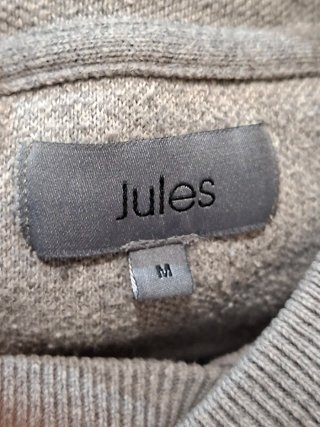 Sudadera gris con capucha