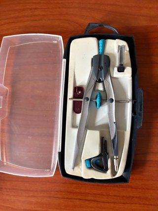Compás Maped con accesorios