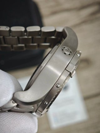 Breitling Avenger Seawolf Titanium