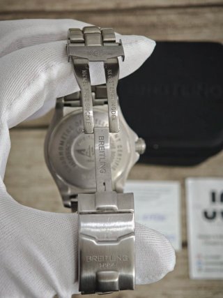 Breitling Avenger Seawolf Titanium