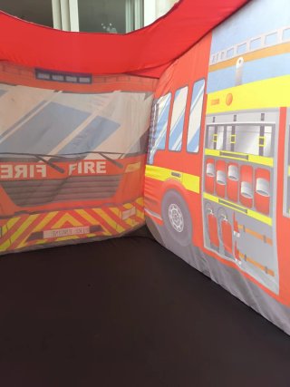 Piscina de bolas camión de bomberios