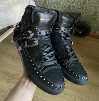 Zapatillas Saint Laurent con tachuelas y hebillas