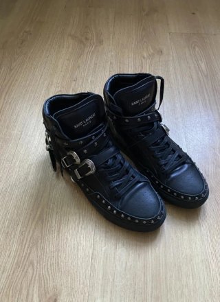 Zapatillas Saint Laurent con tachuelas y hebillas