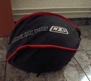 Casco NZI blanco y gris