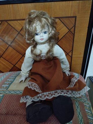 Muñeca de porcelana antigua