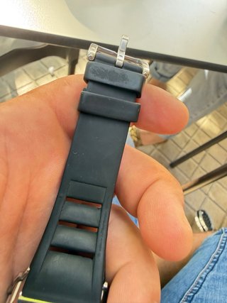 Reloj ONOLA con incrustaciones no original