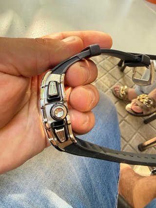 Reloj ONOLA con incrustaciones no original