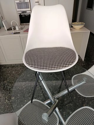 Mesa redonda cristal y 4 sillas
