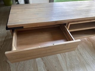 Mueble TV estilo industrial de Kave Home