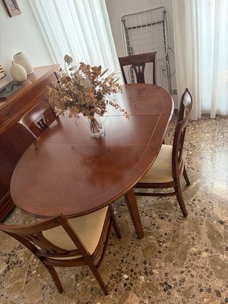 Mesa de comedor extensible y 4 sillas