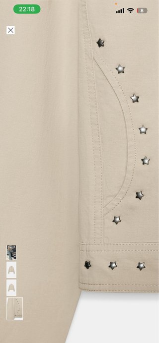 Chaqueta beige con tachuelas