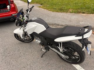 Motor Hispania MH7 Naked Blanca/Negra