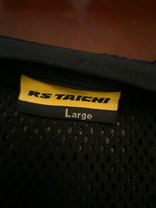 Peto de moto con protecciones