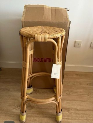 Dos Taburetes de ratán Zara Home