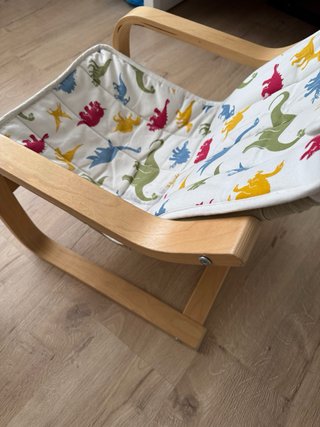 Silla infantil Ikea con estampado de dinosaurios