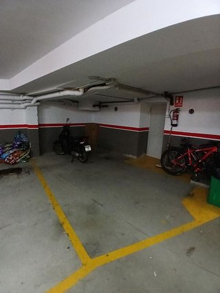 Garaje en venta en El Camp de l'Arpa del Clot en Barcelona