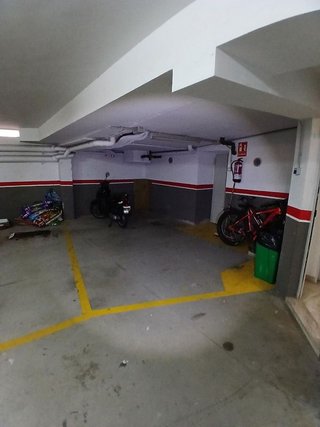 Garaje en venta en El Camp de l'Arpa del Clot en Barcelona