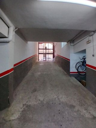 Garaje en venta en El Camp de l'Arpa del Clot en Barcelona
