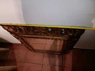 Fantástico espejo Rococó madera tallada dorado.