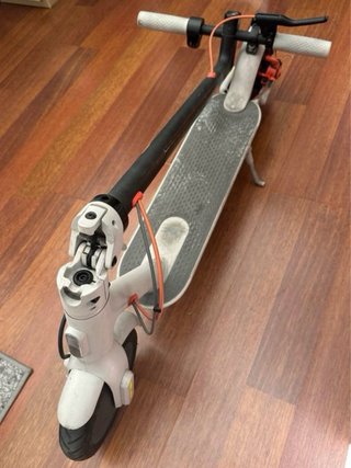 Patinete Eléctrico Xiaomi Blanco y Negro