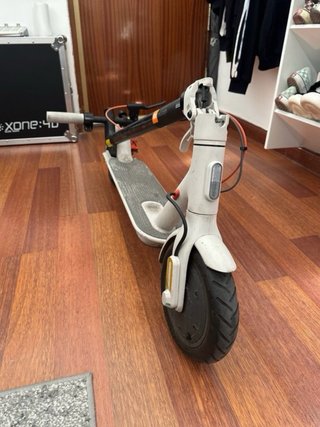 Patinete Eléctrico Xiaomi Blanco y Negro