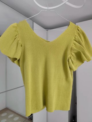 Jersey verde con mangas abullonadas