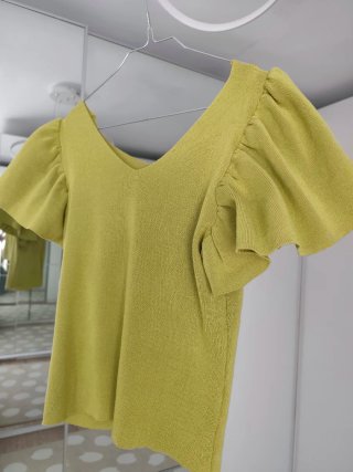Jersey verde con mangas abullonadas