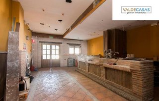 Local comercial en venta en Cervantes en Granada