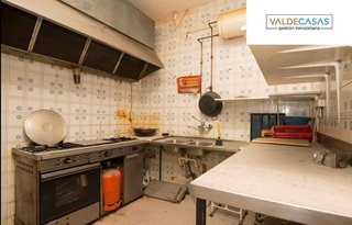 Local comercial en venta en Cervantes en Granada