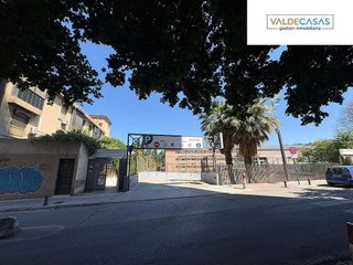 Local comercial en venta en Cervantes en Granada