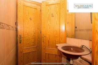 Local comercial en venta en Cervantes en Granada