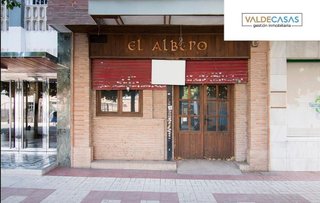 Local comercial en venta en Cervantes en Granada