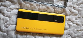 Realme GT 5G con funda