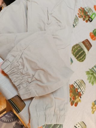 Pantalón juvenil beige con cordones