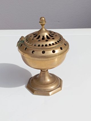 Quemador de incienso antiguo de latón