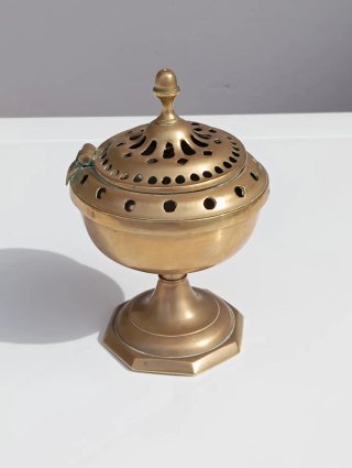Quemador de incienso antiguo de latón