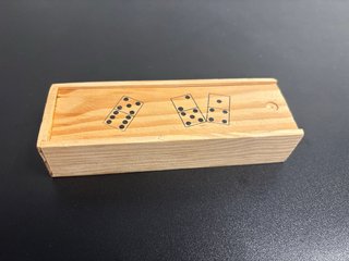 Juego de Dominó con Caja de Madera