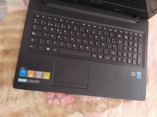 Portátil Lenovo i5 disponible