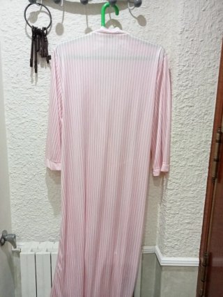 Bata de viscosa rosa a rayas
