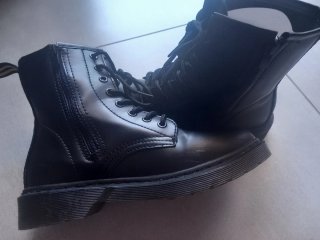 Stivali neri con zip