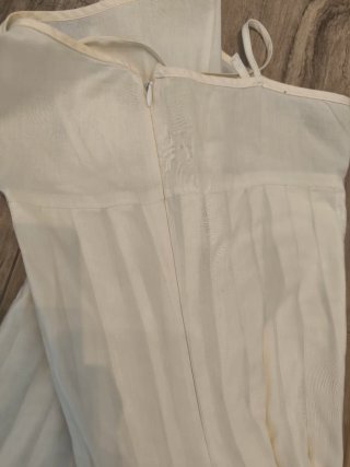 Vestido blanco roto con lentejuelas plata mate