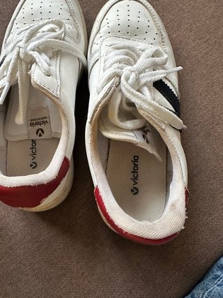 Zapatillas Victoria Blancas y Rojas