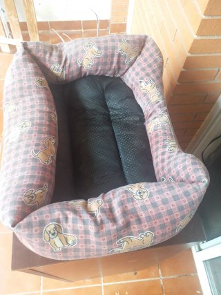 Cama para mascotas con estampado de perros