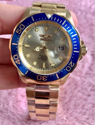 Reloj Invicta y bermudas Ellesse hombre