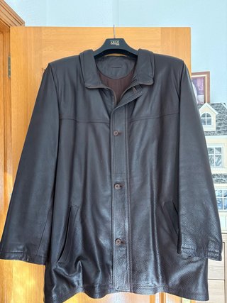 Chaqueta de cuero marrón