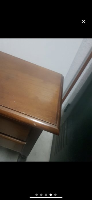Mesita de noche de madera