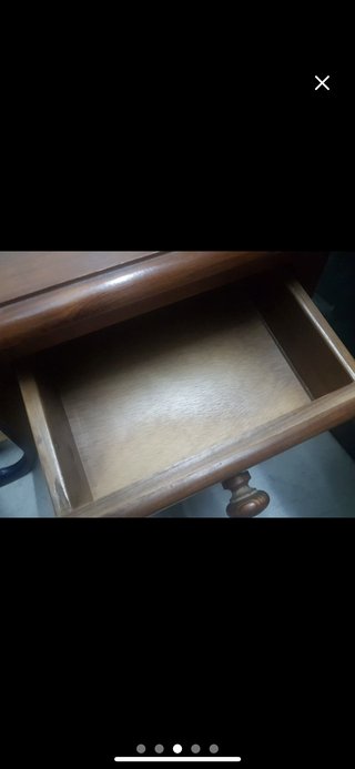 Mesita de noche de madera