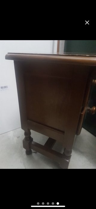 Mesita de noche de madera
